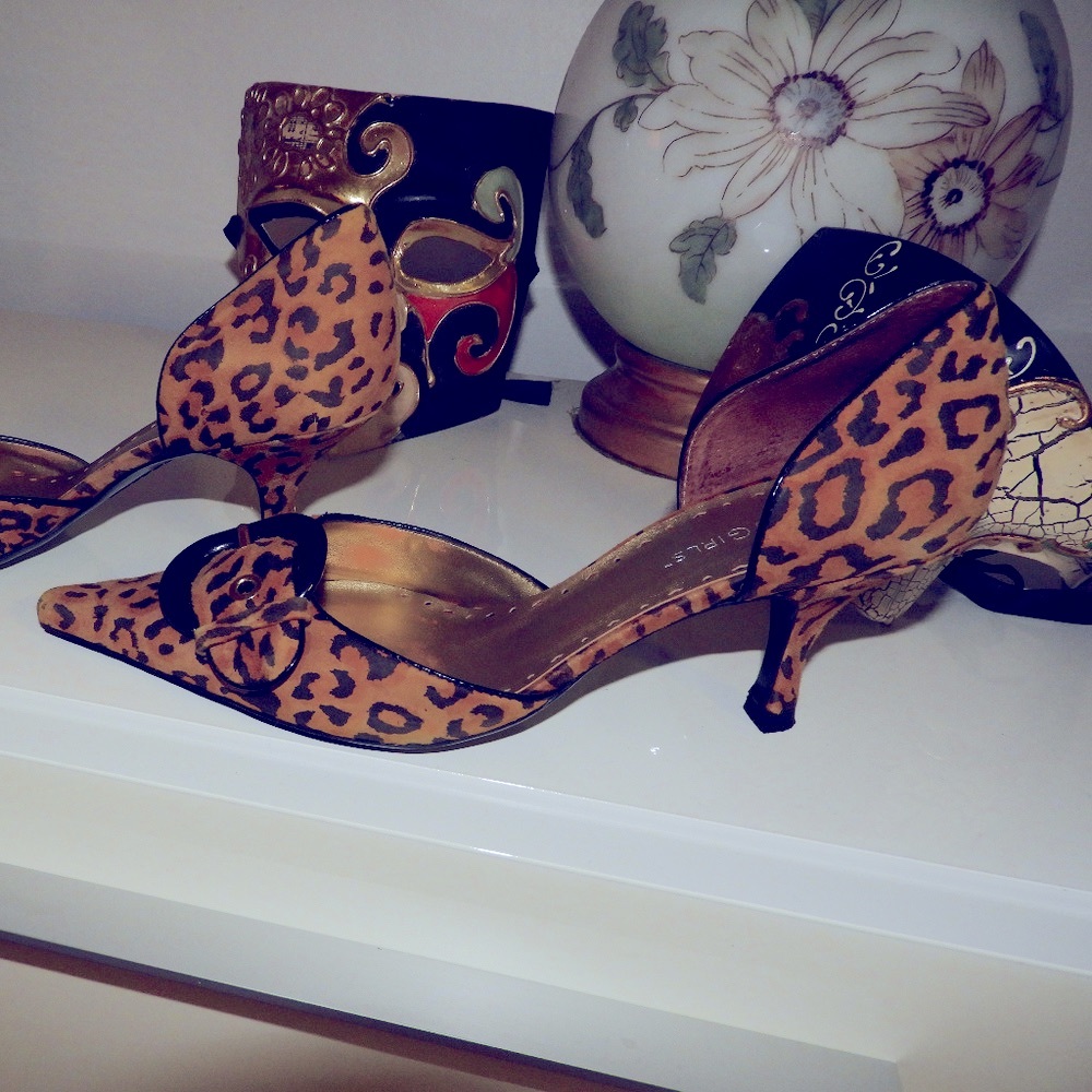 Classic suede shoes, size 7.5 (37.5)